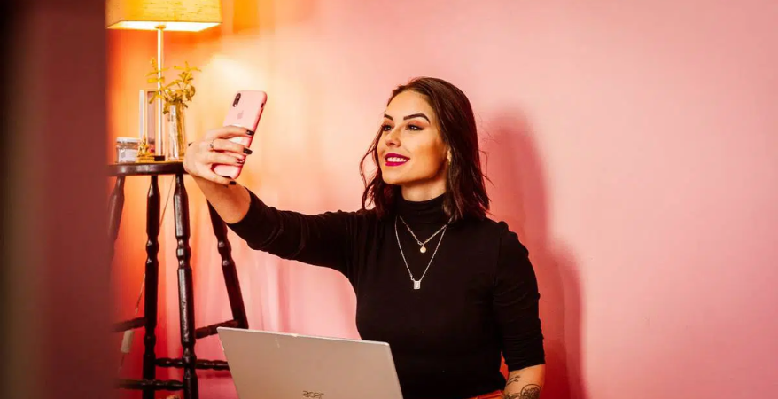Influenciadores digitais e seu impacto nas decisões de consumo